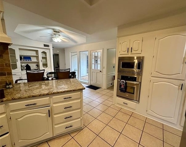 7145 Crooked Oak Drive - Photo Thumbnail 7
