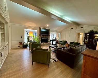 7145 Crooked Oak Drive - Photo Thumbnail 3