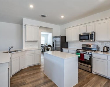 1443 Mesquite Lane - Photo Thumbnail 3
