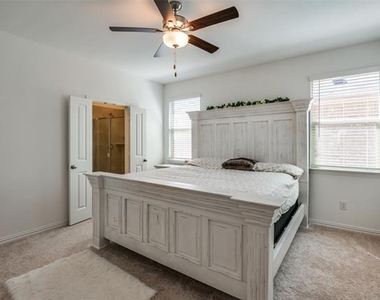 1443 Mesquite Lane - Photo Thumbnail 5