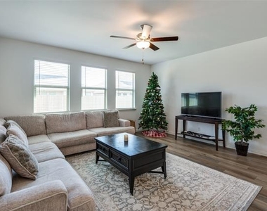 1443 Mesquite Lane - Photo Thumbnail 1