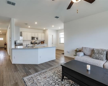 1443 Mesquite Lane - Photo Thumbnail 2