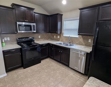 1213 Lambert Drive - Photo Thumbnail 5