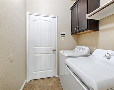 1213 Lambert Drive - Photo Thumbnail 21