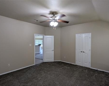 1213 Lambert Drive - Photo Thumbnail 6