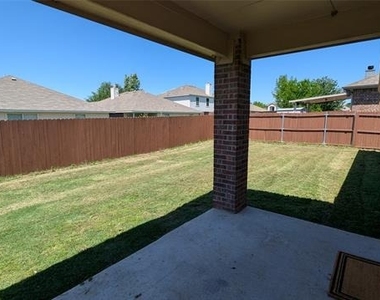 1213 Lambert Drive - Photo Thumbnail 9