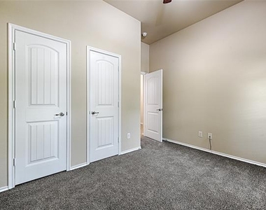 1213 Lambert Drive - Photo Thumbnail 18