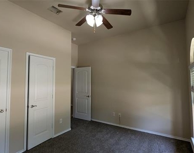 1213 Lambert Drive - Photo Thumbnail 8