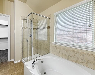 1213 Lambert Drive - Photo Thumbnail 14