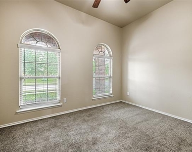 1213 Lambert Drive - Photo Thumbnail 19