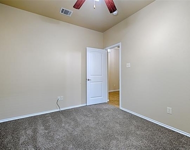 1213 Lambert Drive - Photo Thumbnail 17