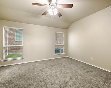 1213 Lambert Drive - Photo Thumbnail 11
