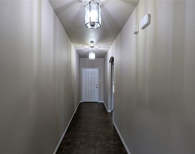 1213 Lambert Drive - Photo Thumbnail 7