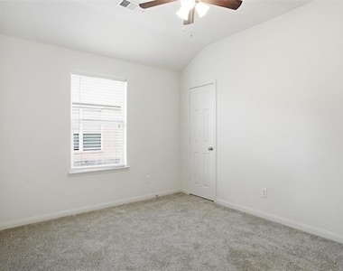 216 Meadow Ridge Drive - Photo Thumbnail 12