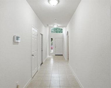 216 Meadow Ridge Drive - Photo Thumbnail 8