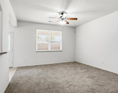 216 Meadow Ridge Drive - Photo Thumbnail 3