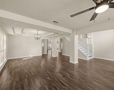6209 San Marino Drive - Photo Thumbnail 3