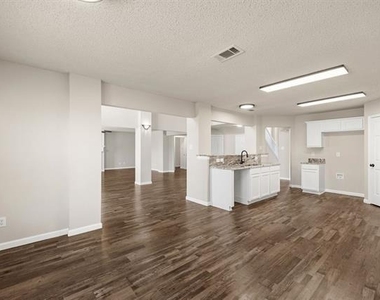 6209 San Marino Drive - Photo Thumbnail 10
