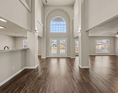 6209 San Marino Drive - Photo Thumbnail 8