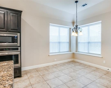 3303 Robin Trail - Photo Thumbnail 9