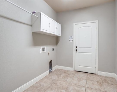 3303 Robin Trail - Photo Thumbnail 10