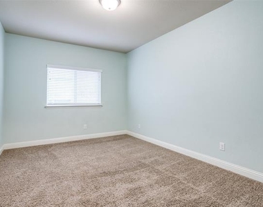 3303 Robin Trail - Photo Thumbnail 15