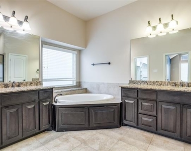 3303 Robin Trail - Photo Thumbnail 14