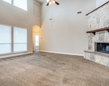 3303 Robin Trail - Photo Thumbnail 3