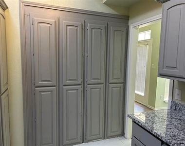 1505 Park Place - Photo Thumbnail 5