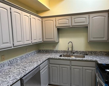 1505 Park Place - Photo Thumbnail 3