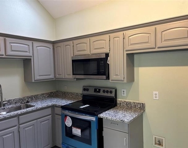 1505 Park Place - Photo Thumbnail 4