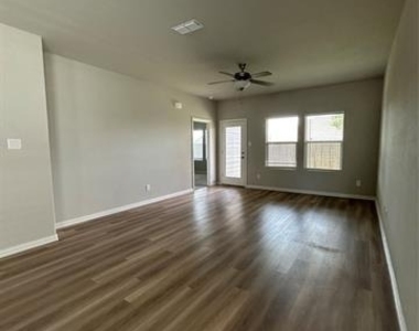 2003 Pine Stone Lane - Photo Thumbnail 14