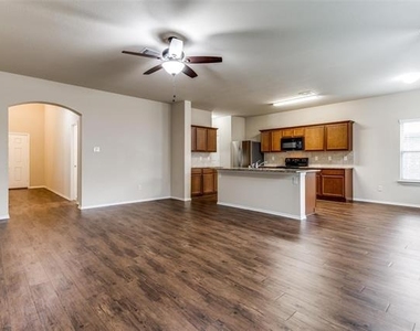2903 Castlebend Drive - Photo Thumbnail 8