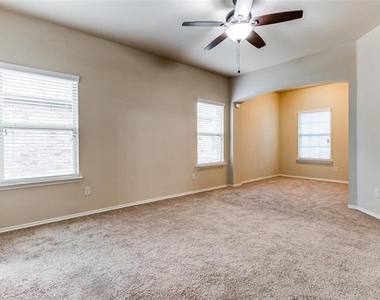 2903 Castlebend Drive - Photo Thumbnail 13