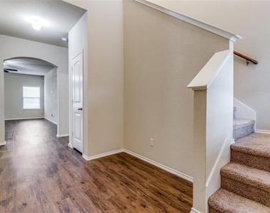 2903 Castlebend Drive - Photo Thumbnail 3