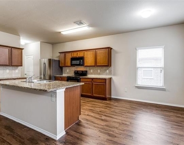2903 Castlebend Drive - Photo Thumbnail 10