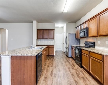 2903 Castlebend Drive - Photo Thumbnail 9