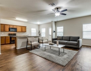 2903 Castlebend Drive - Photo Thumbnail 5