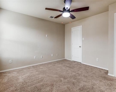 2903 Castlebend Drive - Photo Thumbnail 17