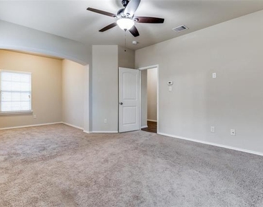 2903 Castlebend Drive - Photo Thumbnail 15