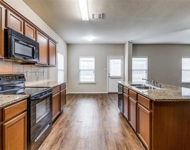 2903 Castlebend Drive - Photo Thumbnail 7