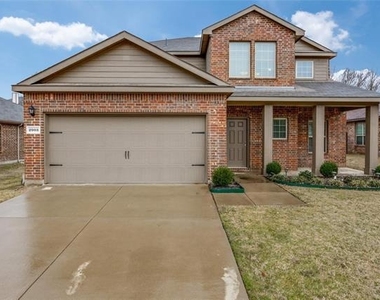 2903 Castlebend Drive - Photo Thumbnail 2
