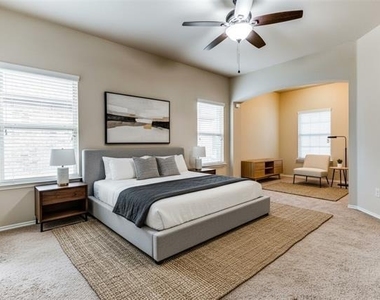 2903 Castlebend Drive - Photo Thumbnail 12