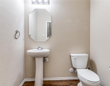 2903 Castlebend Drive - Photo Thumbnail 11