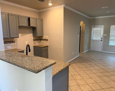 608 Pawnee Street - Photo Thumbnail 6