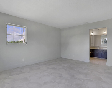 315 Venetian Drive - Photo Thumbnail 19