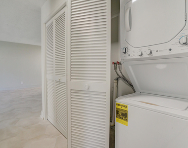315 Venetian Drive - Photo Thumbnail 22