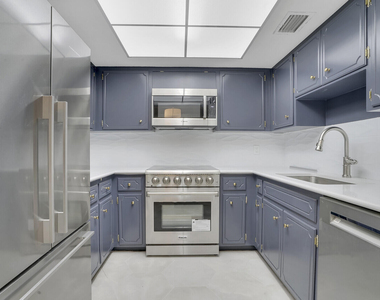 315 Venetian Drive - Photo Thumbnail 2