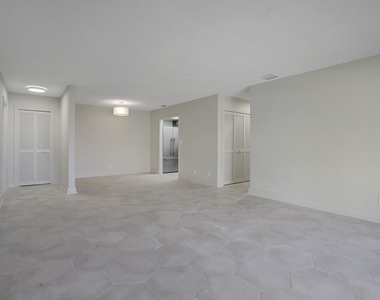 315 Venetian Drive - Photo Thumbnail 6