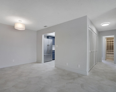 315 Venetian Drive - Photo Thumbnail 7